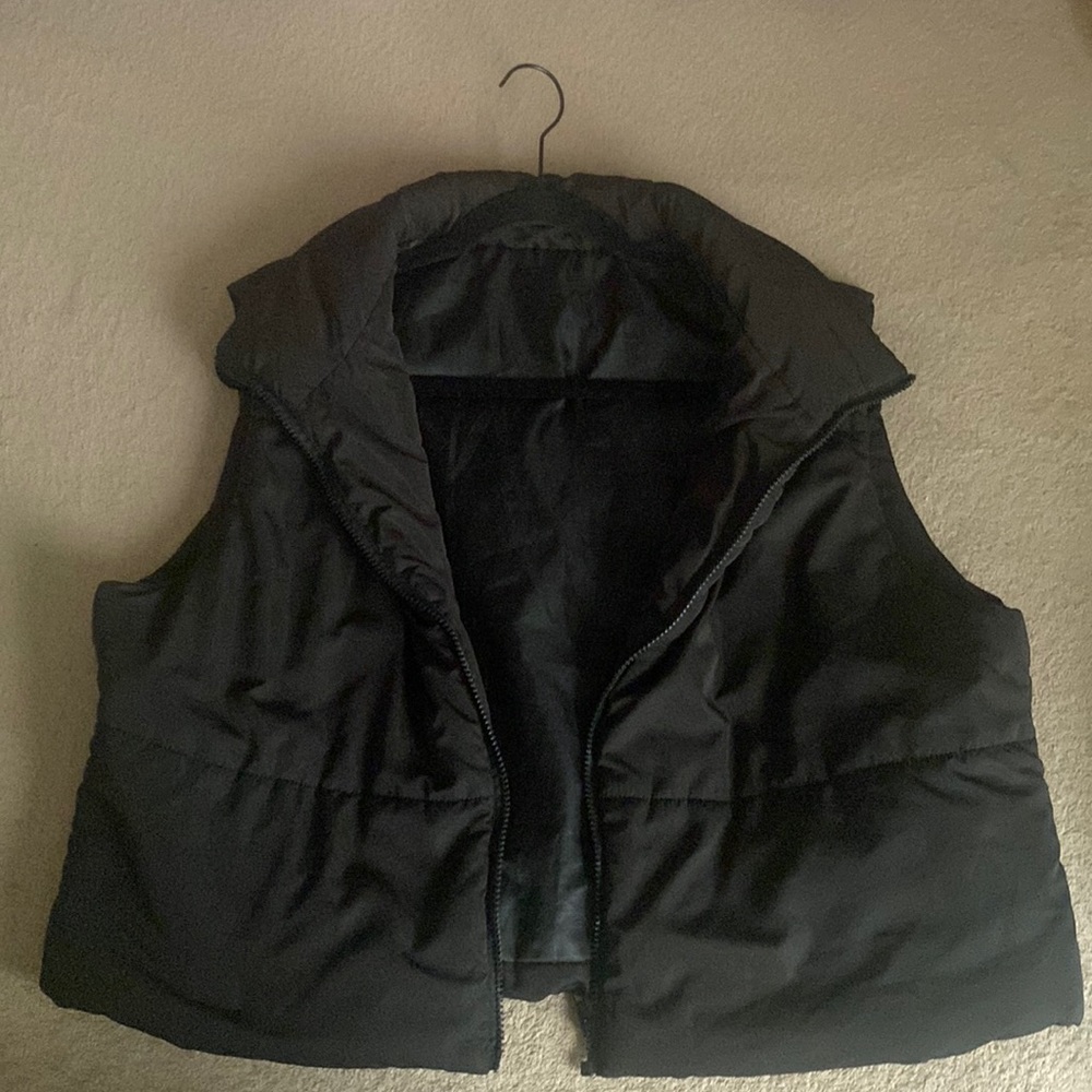 • Light Puffer Vest